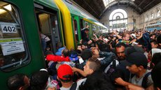 ИноСМИ: Неукротимая волна беженцев захлестывает Европу