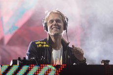 Лучший DJ мира вышел к зрителям с флагом России