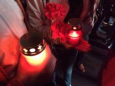 Акция скорби о Донбасе: Тысячи людей, слезы, горящие свечи
