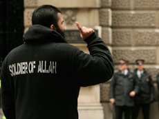 Мигранты заявили Европе: Будете жить по шариату или умрете!