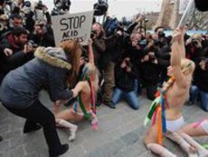 Отличие 'внутри' и 'возле': Почему Femen не Pussy Riot