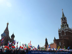 Россия празднует Первомай: Демонстрации собрали сотни тысяч участников