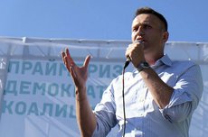 СМИ поймали Навального на свозе платной массовки