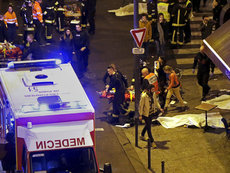 Теракты в Париже: Чудовищные кадры взрывов, захвата и убийства заложников