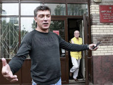 Мосгорсуд: В выходной жалобу Немцова нельзя зарегистрировать по закону