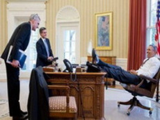 Обама оскорбил полмира ногами на столе