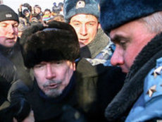 Лимонов: Хватит Яшина! Вы еще стул Немцова воспойте!