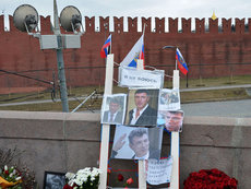 Сорок дней Немцову: Что оппозиция творит вместо минуты молчания