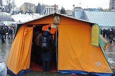 Раскрыты технологии Майдана: Людей замкнули на протесте