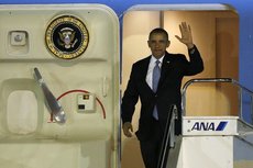 Обама с жвачкой навестит сожженную США Хиросиму