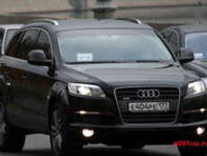 Депутата Гудкова поймали на Audi Q7 с нелегальной мигалкой