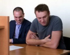 Навальный включил клоуна на суде