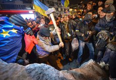 Без лиц и под покровом ночи: Украина расправляется с памятниками CCCР