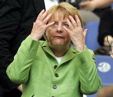 Меркель испугалась танца с копьями
