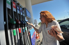 Власть не справляется: цена бензина взлетит на 9 рублей