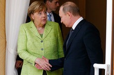 Меркель чуть не взорвалась на встрече с Путиным