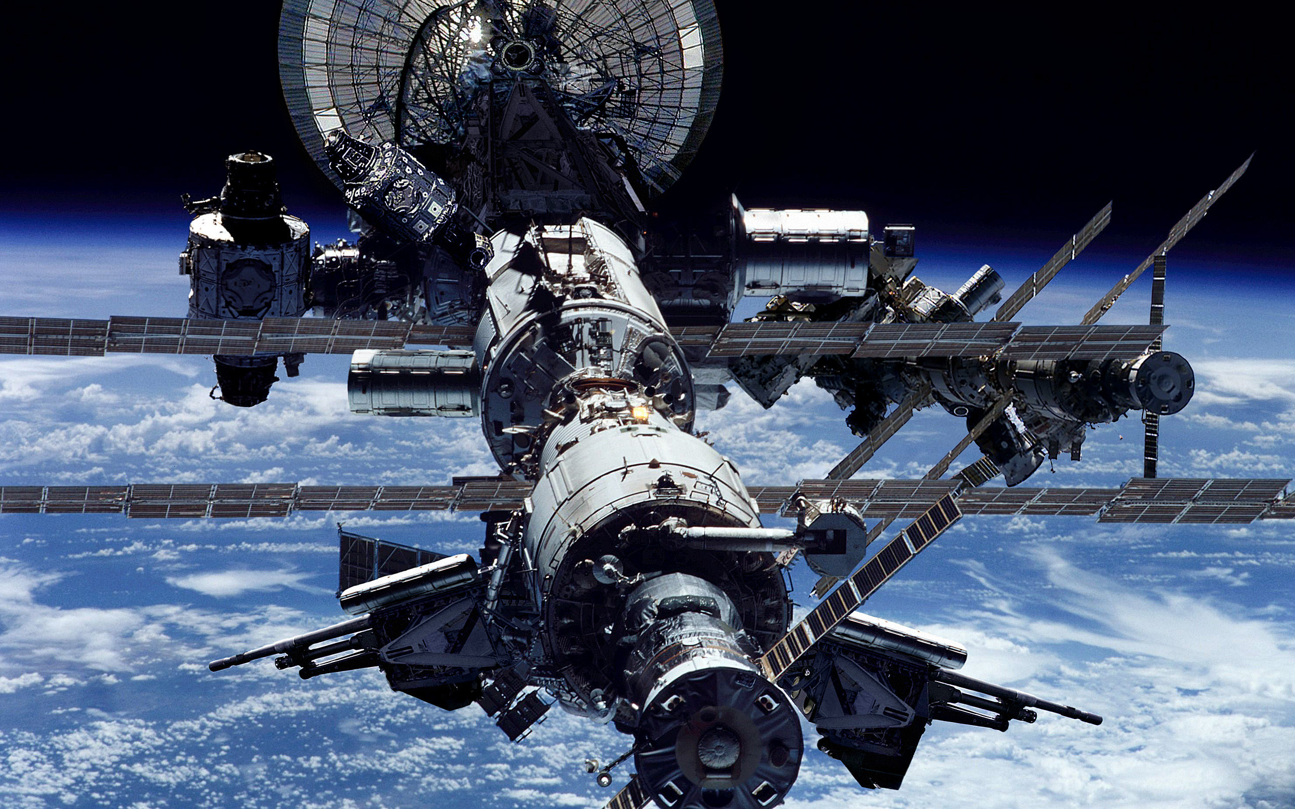 Какая космическая станция сейчас работает. Международная орбитальная Космическая станция. Космические корабли и орбитальные станции. Космический корабль МКС. Международная Космическая станция ISS.
