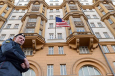 HuffPost: Русские заставили дипломатов США мыть туалеты посольства