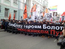 Холодным днем под флагами Украины и ЛГБТ