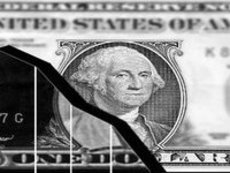 Экономисты намекают россиянам - пора избавляться от долларов