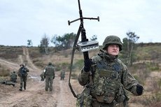 Генсек НАТО: Россия не враг, но ее нужно взять на прицел