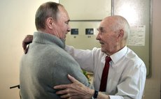 Экс-резидент в ГДР дал Путину секретный совет