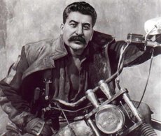 Социологи: 82% россиян восславили военный гений Сталина