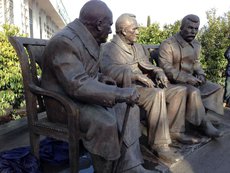 В русском Крыму открыт памятник Сталину, Черчиллю и Рузвельту