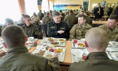 Порошенко опозорился на обеде с американскими военными
