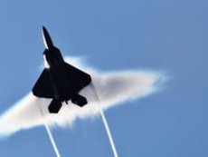 Пентагон: Российский истребитель не уступил 'хозяину неба'