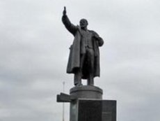 'Коммунисты Петербурга' будут искать вандалов, подорвавших Ленина