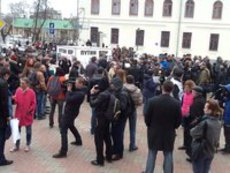 За Навального митинговало 100 человек