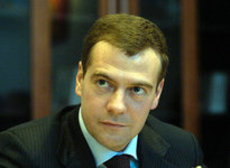 Медведев: Чиновникам нужно больше общаться напрямую с россиянами