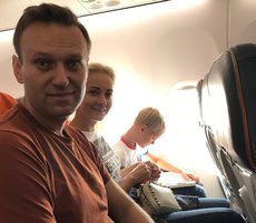 Навальный снова улетел кутить на пожертвования сторонников?