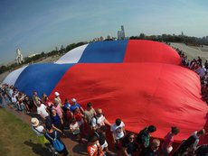 От Москвы до самых до окраин: Россия отмечает День флага