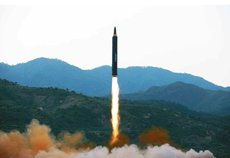 Ким Чен Ын лично запустил ракету на Японию