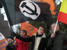 'Солидарность' вышла под нацбольскими флагами