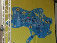 Парад независимости Украины прошел на фоне карты без Крыма