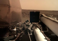 Зонд InSight шлет селфи с Марса