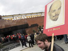 КПРФ поддержала желающих вынести Ленина из Мавзолея