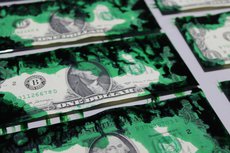 Долг платежом не красен: как США снова нанесли удар по доллару