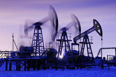 Минэконом: нефть упадет, доходы тоже, доллар вырастет