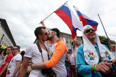 Российских геев зальют западными грантами