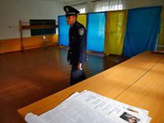 Полувыборы в полустране: Украина 'выбирает президента'