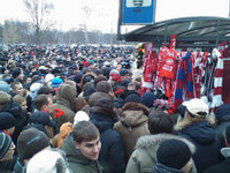 Мирная акция памяти Егора Свиридова собрала более 6 тысяч фанатов на Кронштадском бульваре