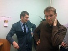 За что и как арестовали имущество и счета Навальных