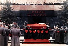 Опубликована секретная съемка похорон Сталина