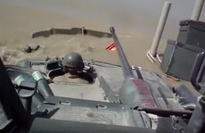 Морпехи США снова опозорились - утопили танк-амфибию в речке
