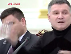 Рассекречена видеозапись броска Авакова в Саакашвили