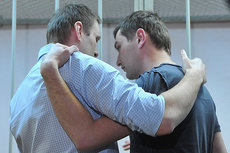 Братья Навальные получили европремию за махинации